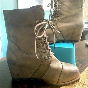 Merona mid-calf boots. Size 11. Sorel look-alike.
